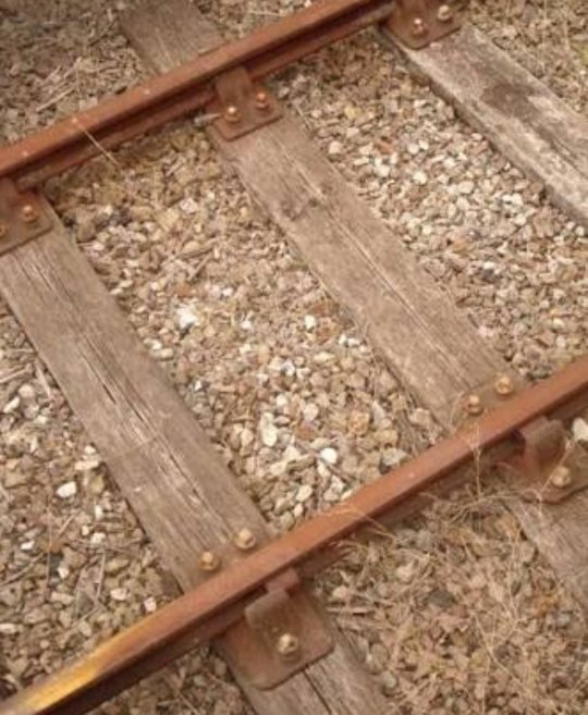 Деревянные и бетонные шпалы в железнодорожном строительстве